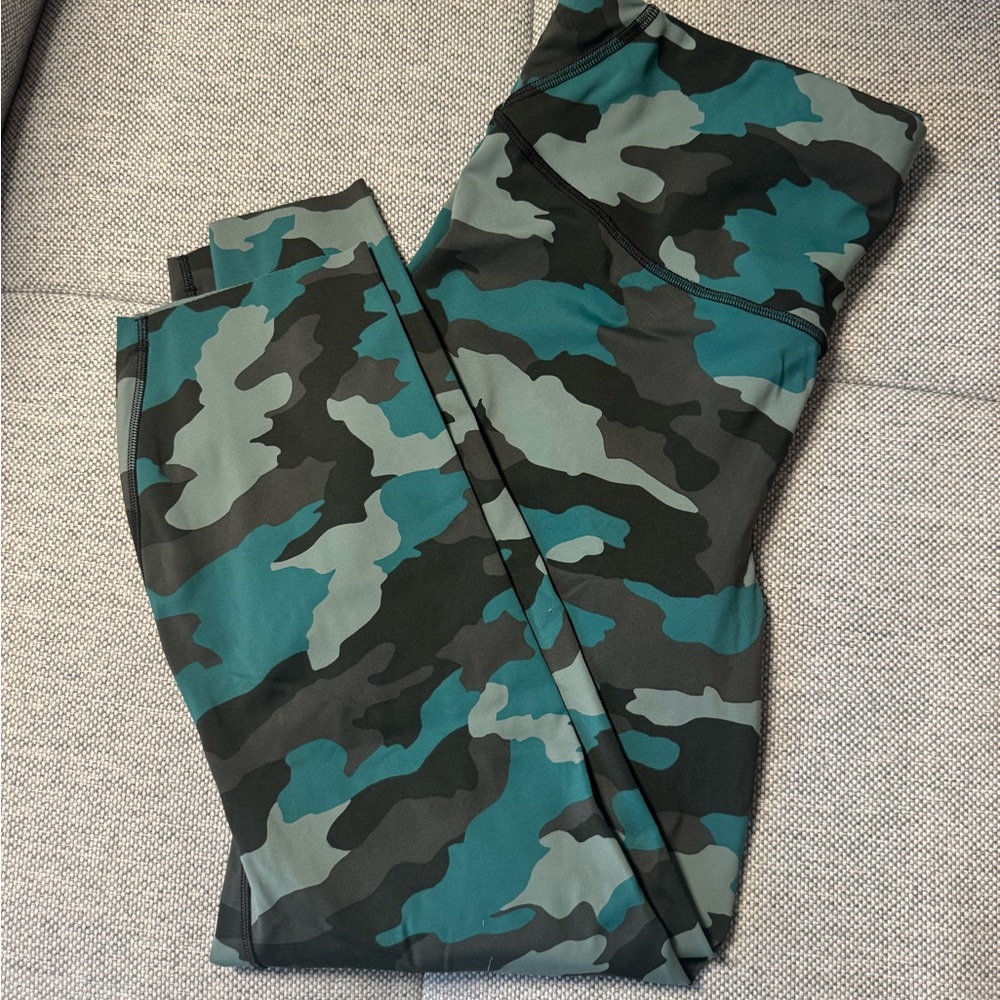 Lululemon Teal & Black Camo Leggings